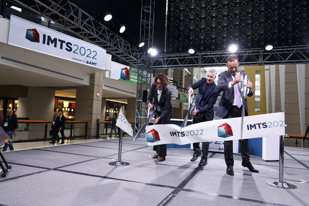 Douglas K Woods, President, AMT – The Association For Manufacturing Technology (center) along with Lynn Osmond, President & CEO, Choose Chicago  (left) and Dr Jochen Koekler, Chairman of the Managing Board, Deutsche Messe AG (right), welcomed the manufacturing industry to IMTS 2022.