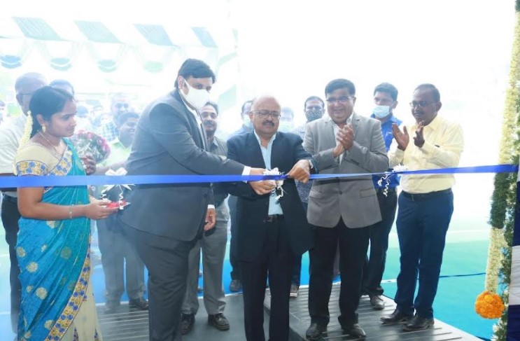 Ramesh Dorairajan, Senior General Manager, Network Management and EV Sales, Tata Motors Passenger Vehicles Ltd along with senior representatives from PPS Motors at the inauguration