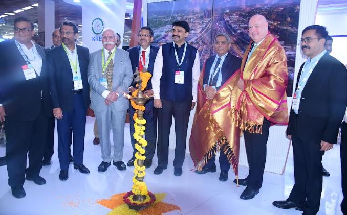  Tulsi Tanti, Chairman, IWTMA and His Excellency Freddy Svane, Danish Ambassador to India, along with other dignitaries