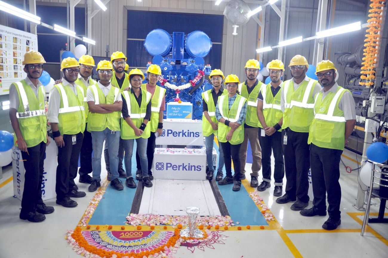 The Perkins Aurangabad team celebrates the production of the 10,000th 4000 Series engine.