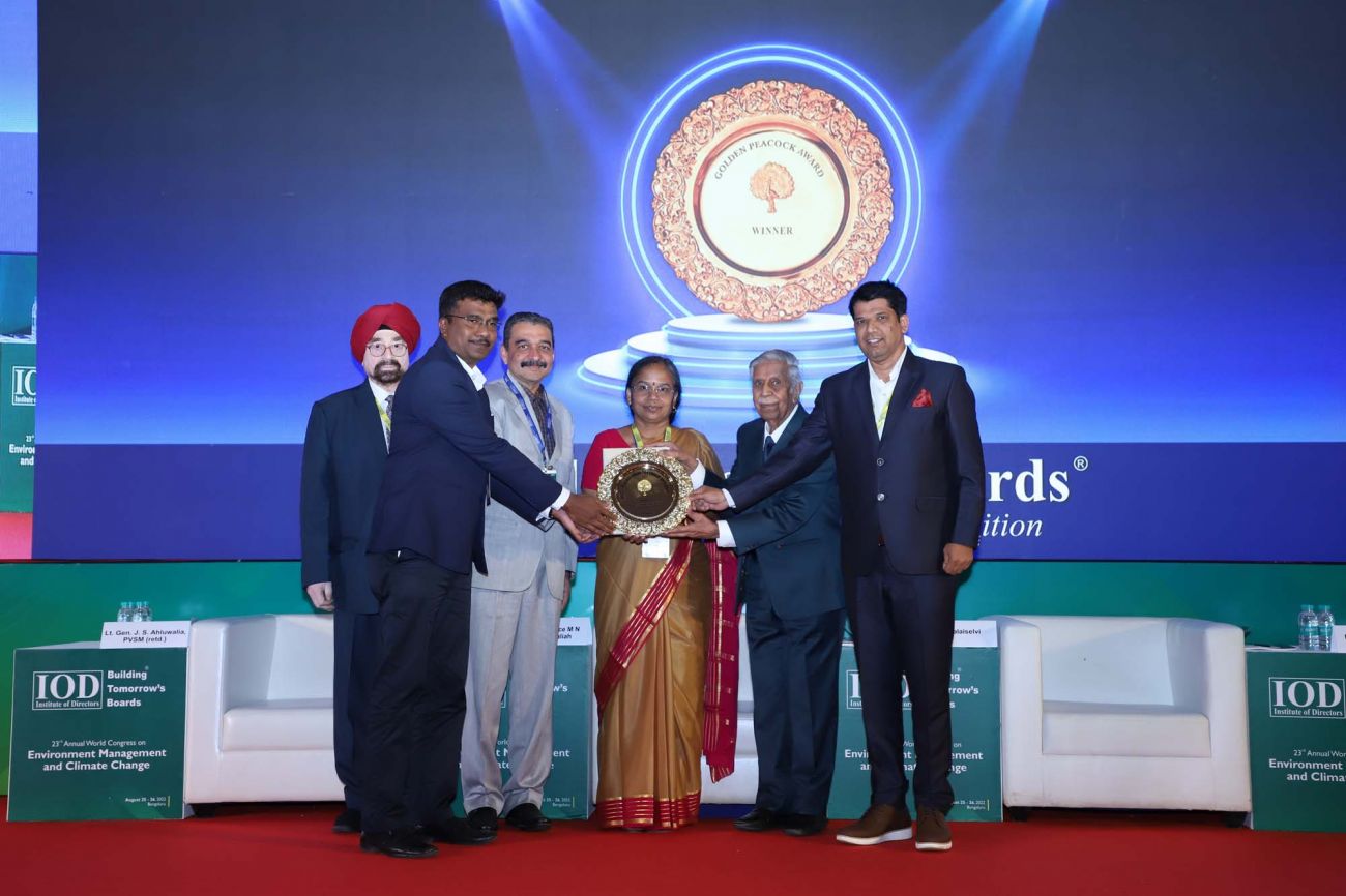  Lt Gen JS Ahluwalia, PVSM (retd), President, Institute of Directors; Santosh Parab, AGM Utility; CG Ranade, Kagal Plant Head, Kirloskar Oil Engines Limited (Kolhapur); Dr N Kalaiselvi, Director General, Council of Scientific and Industrial Research (CSIR) and Secretary, Department of Scientific and Industrial Research Ministry of Science and Technology, Govt of India; Hon’ble Justice MN Venkatachaliah, Former Chief Justice of India and Former Chairman, National Human Rights Commission of India and National Commission for Constitution of India Reforms; and Nitin Kulkarni, Energy Manager, Kirloskar Oil Engines Ltd (Kolhapur).