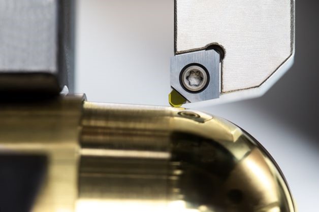 High-polish machining with an MKD-tipped ISO insert from Horn.