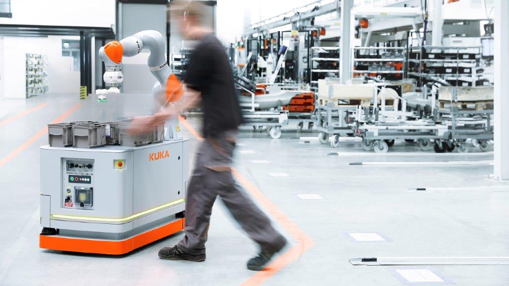  Kuka KMR iiwa , Kuka presents a combination of a sensitive light-weight robot and a mobile, flexible platform    Image Source: Kuka AG