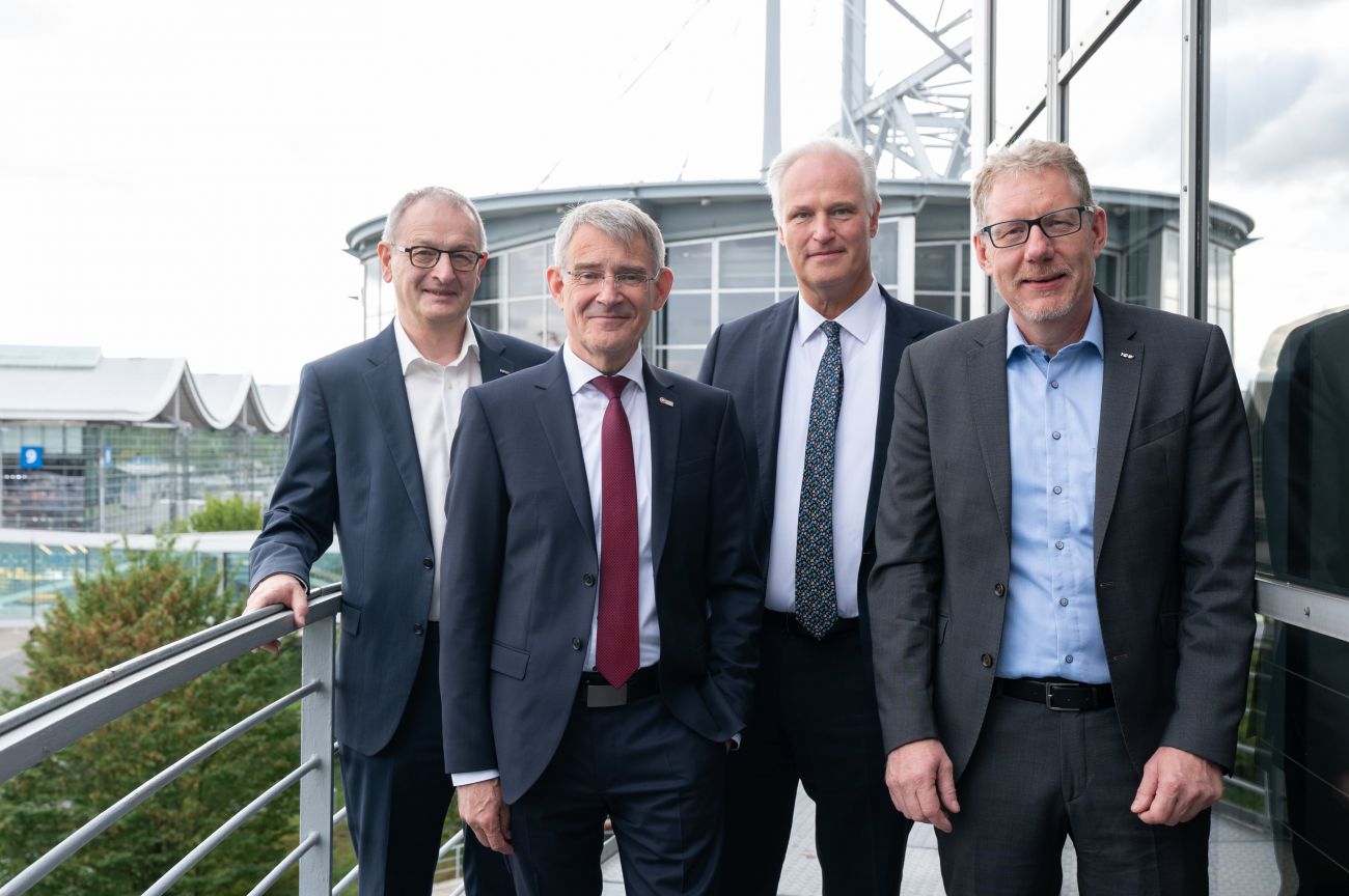 Dr Wilfried Schäfer, Executive Director, VDW; Franz-Xaver Bernhard, Chairman, VDW; Carl Martin Welcker, General Commissioner, EMO Hannover; and Dr Markus Heering, Executive Director, VDW 