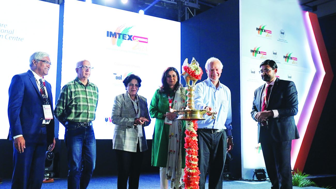 L-R: Rajendra S Rajamane, President, IMTMA; CK Venkataraman, Managing Director, Titan Company Ltd; Mohini Kelkar, Vice-President, IMTMA; Geetanjali Kirloskar, Chairperson & Managing Director, Kirloskar Systems Pvt Ltd; Jamshyd N Godrej, Chairman- Exhibitions – IMTMA and Jibak Dasgupta, Director General & CEO, IMTMA and BIEC at the opening ceremony.